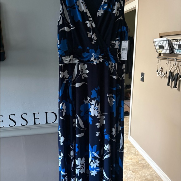 Studio One New York Dresses & Skirts - Women’s Navy Blue Floral Maxi Dress size large New with tags